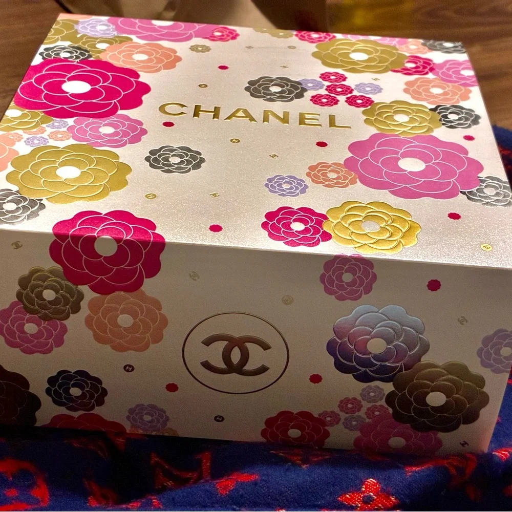 CHANEL 2026 Ltd Edition Beautiful Floral Gift  Box in Pink, Yellow,Gold & Silver